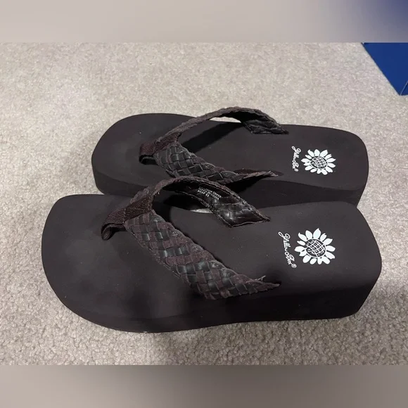 Yellow box sandals - Picture 1 of 1